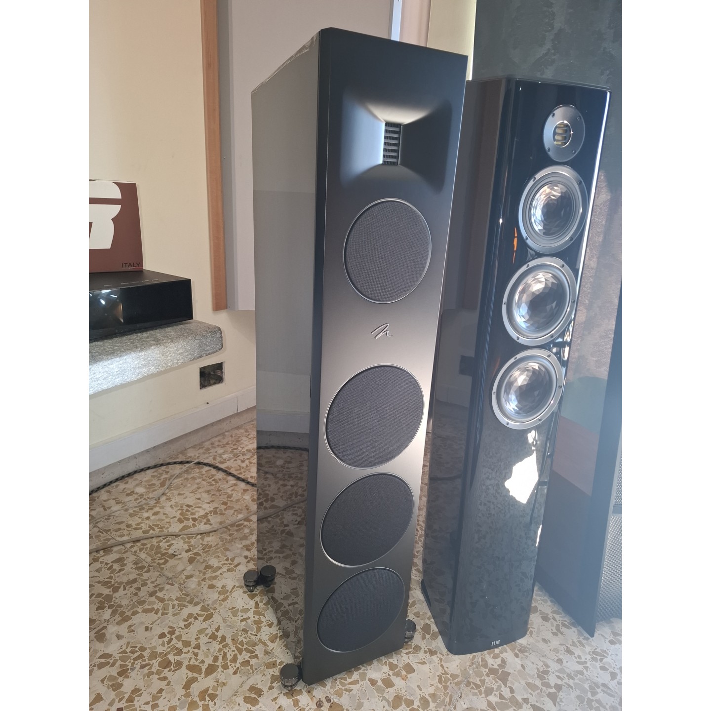 Martin Logan XT F200 - Black  ̶L̶I̶S̶T̶I̶N̶O̶ ̶7̶.̶5̶0̶0̶,̶0̶0̶ ̶e̶u̶r̶o̶