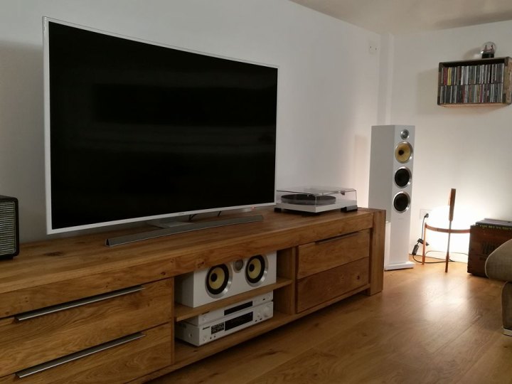 Impianto Hi-Fi con televisore