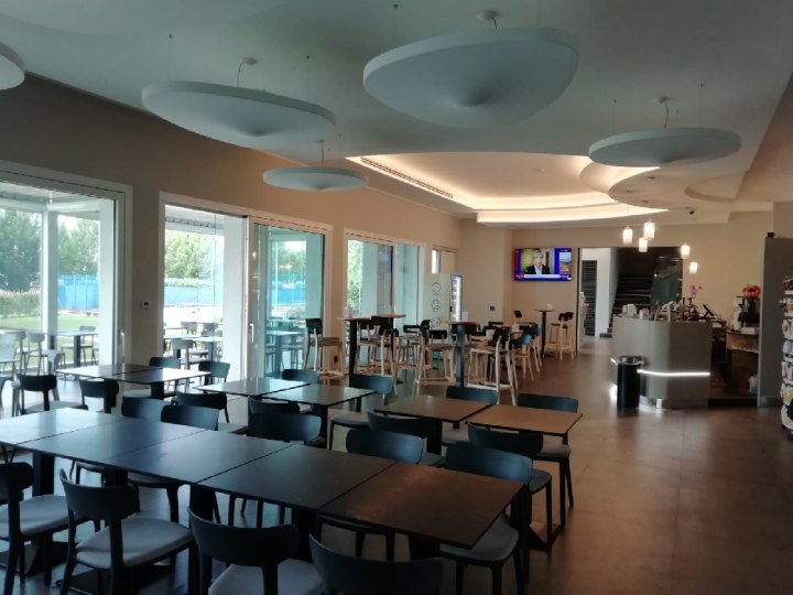 Impianto audio e video in un locale