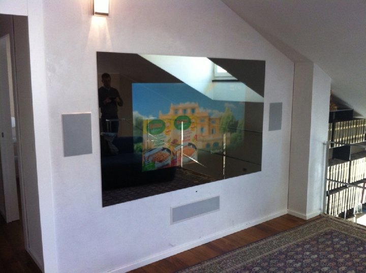 Mirror TV a filo parete con impianto audio