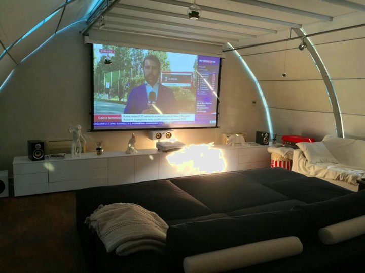 Sala cinema 7.1 con domotica Control4